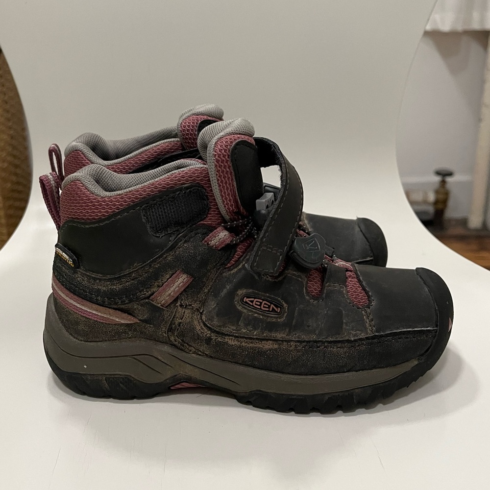 Girl’s Keen Hiking Shoes